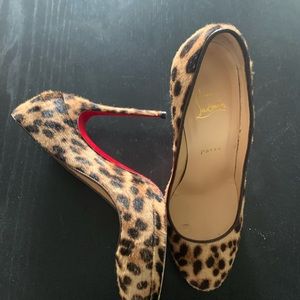 Christian Loubputin Neofilo round toe pumps.